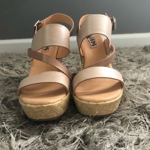 Korks-Ease Rose Gold Beige Leather Wedges